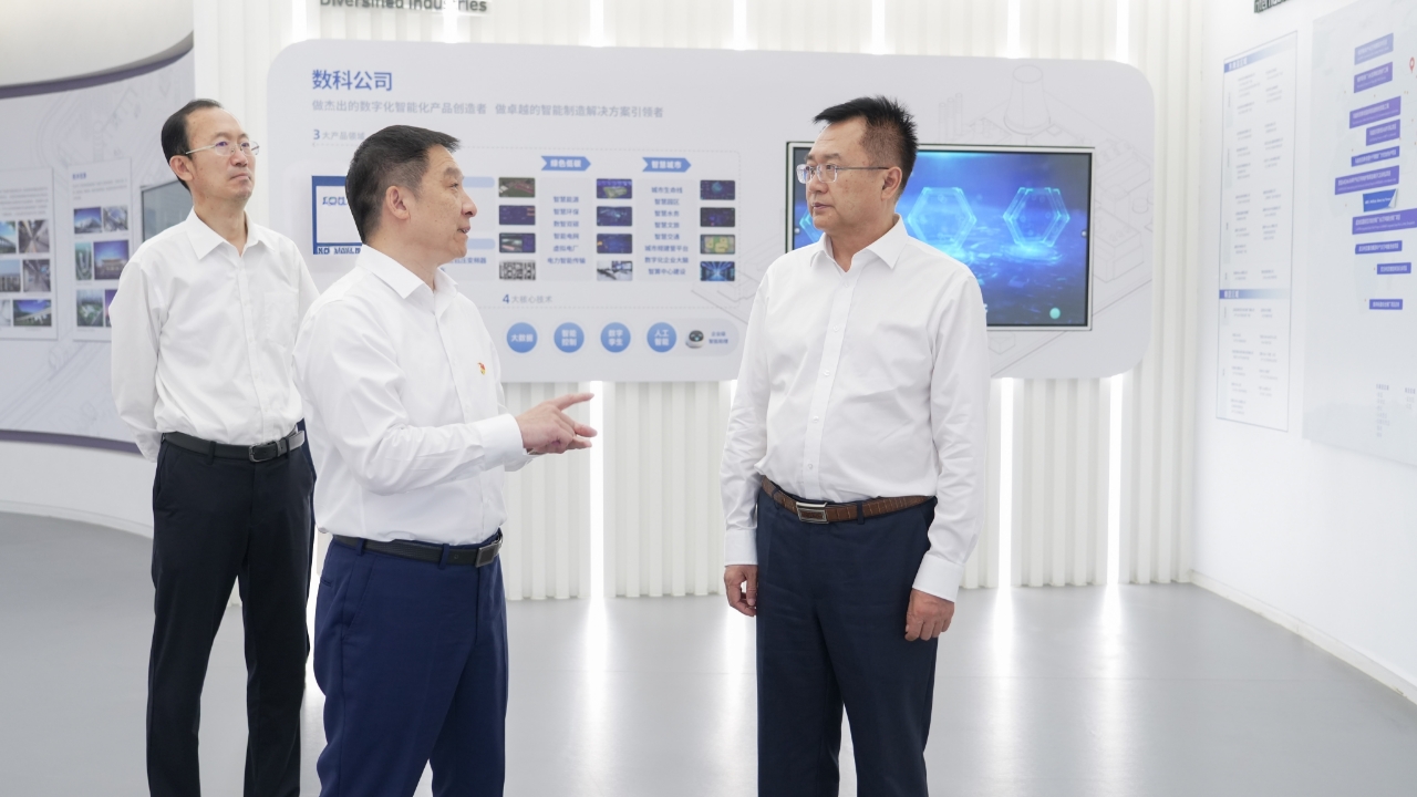 陳陽(yáng)參觀中冶京誠(chéng)企業(yè)展廳